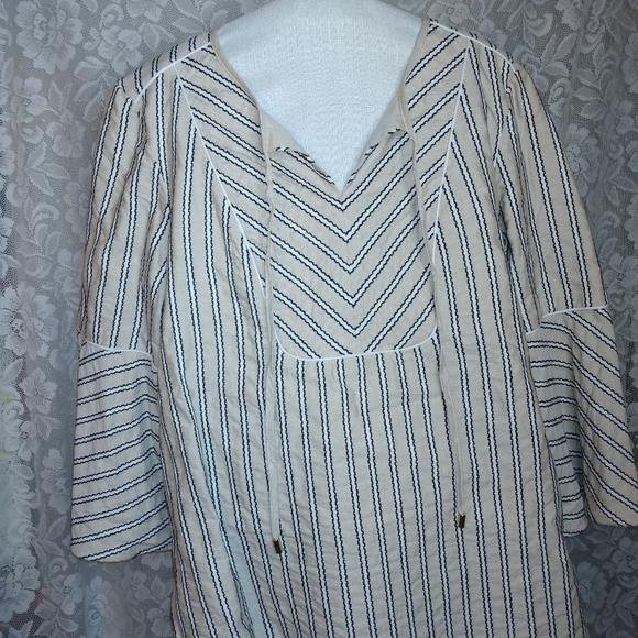 Issac Mizrahi Live Cream Striped Bell Sleeve Top Size 8 - Picture 2 of 7